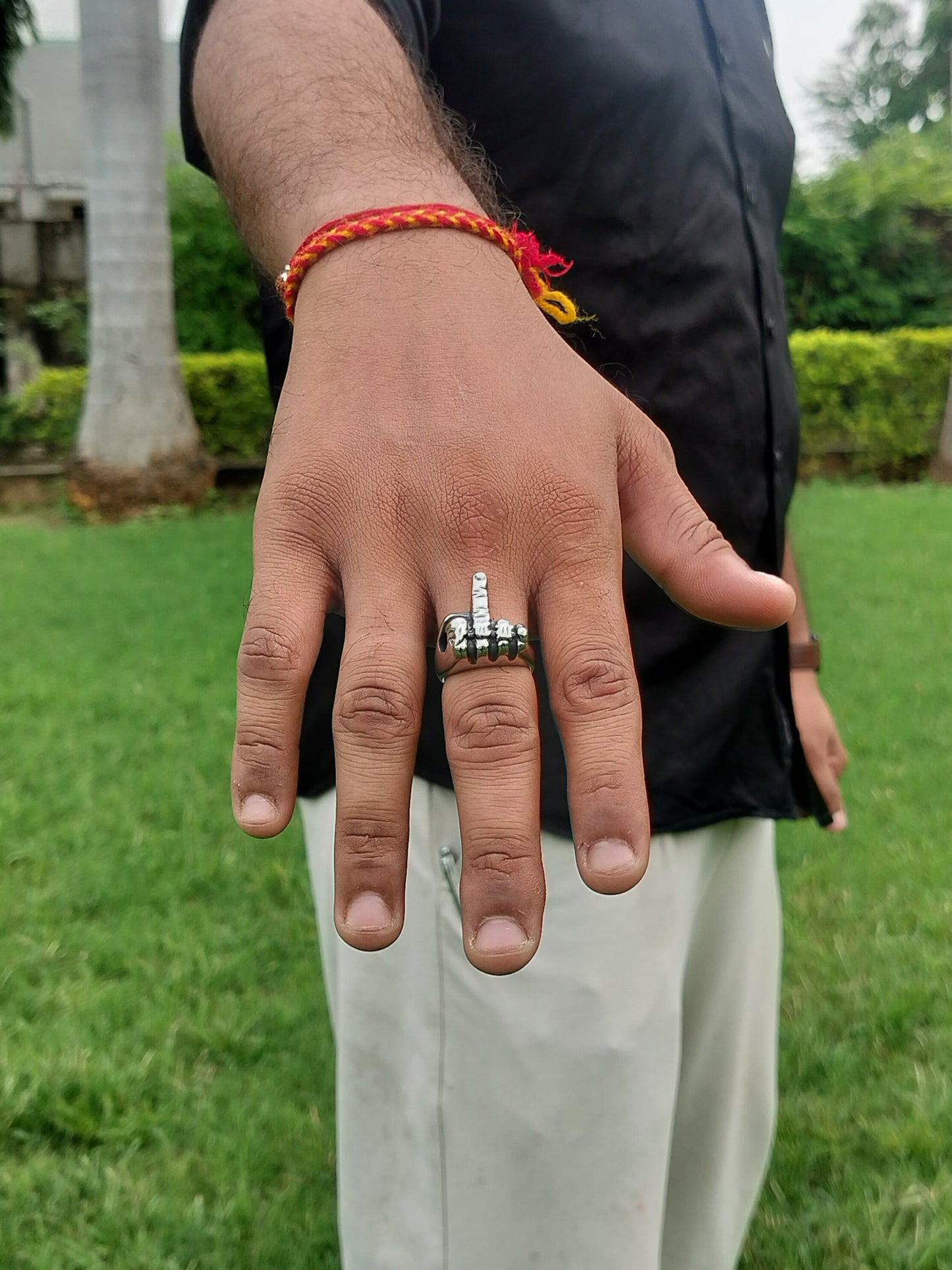 Rebel’s Vow – Middle Finger Punk Ring