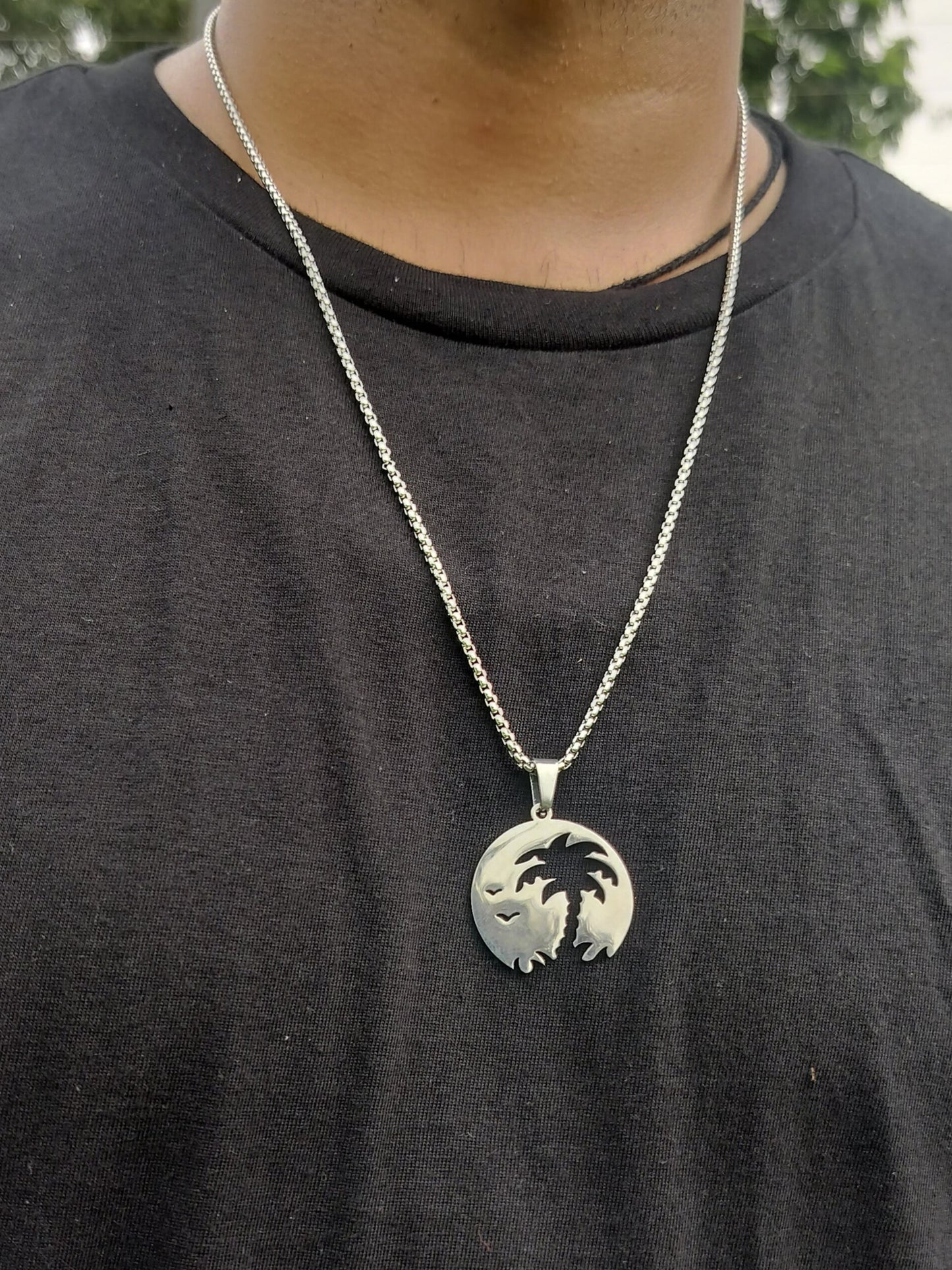 Isle of Temptation – Hollow Palm Pendant Necklace