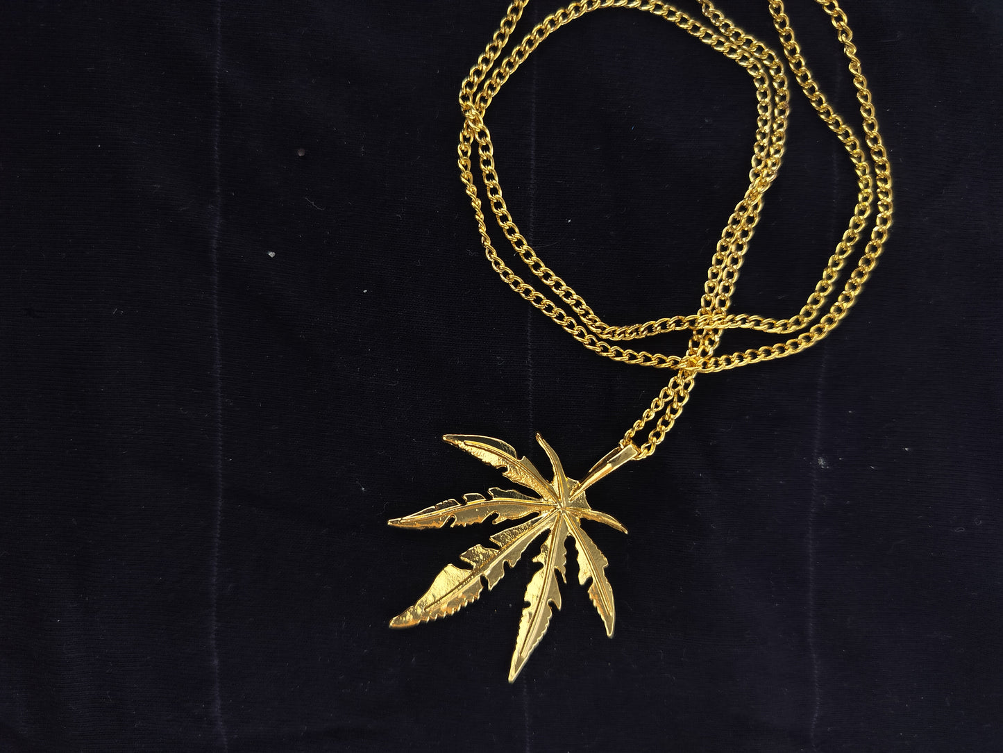 Maple Edge Pendant Necklace